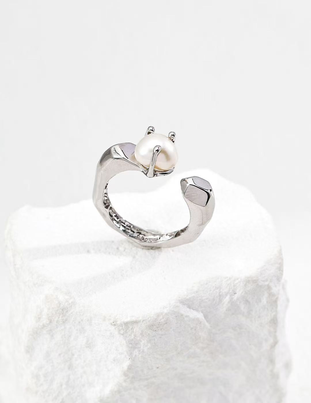 Held Light Pearl Ring