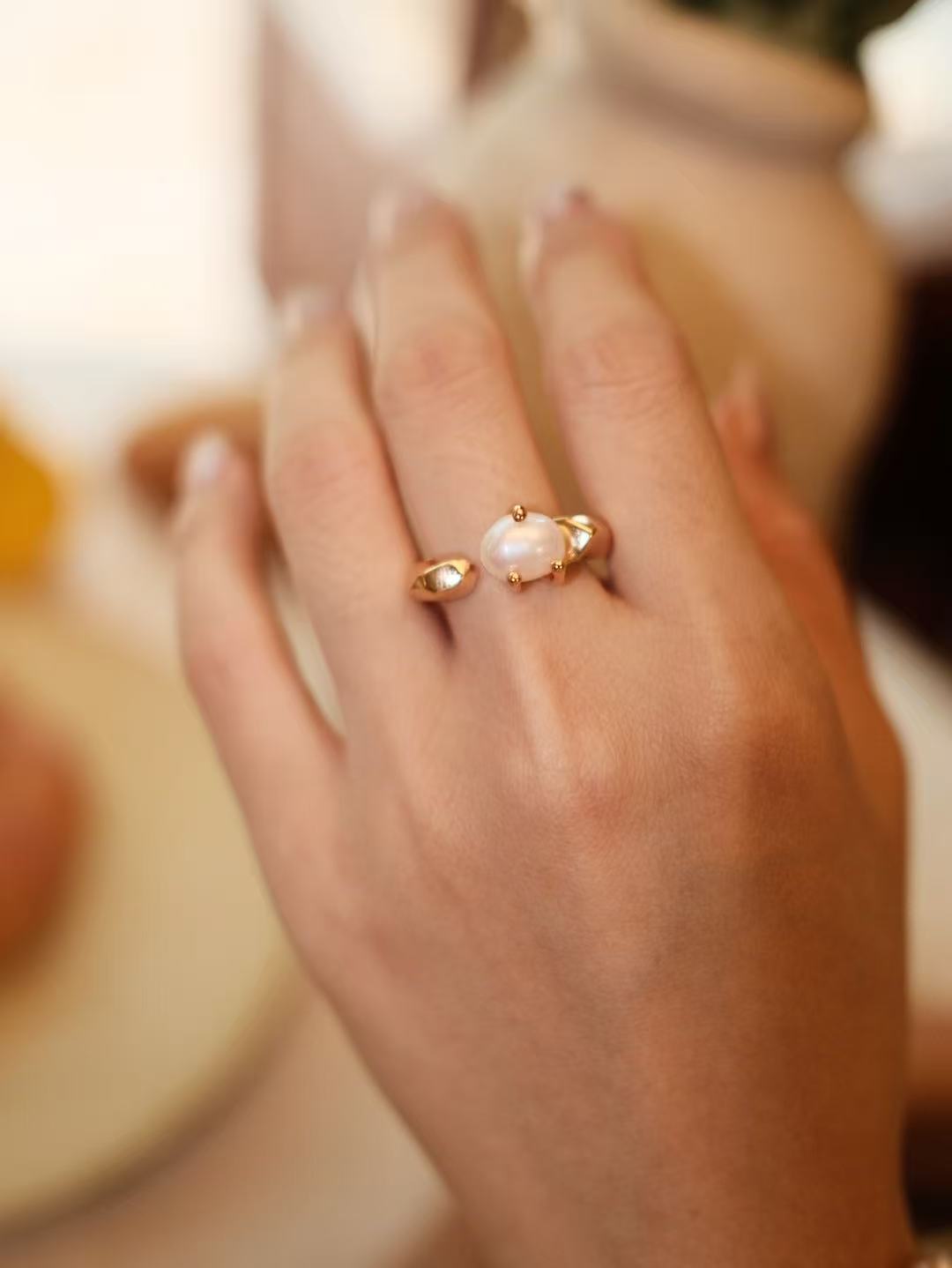 Held Light Pearl Ring