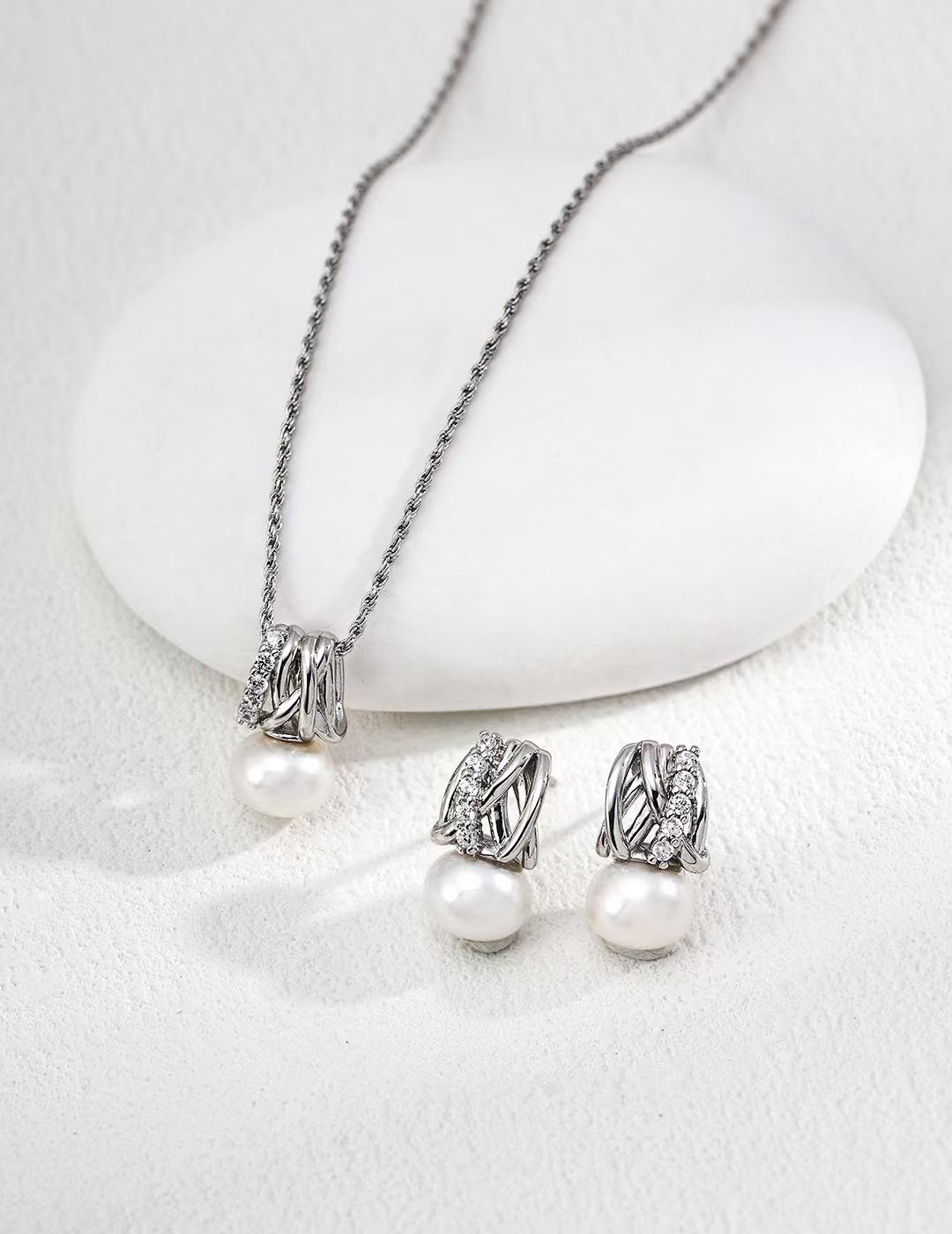 Soft Orbit Pearl Earrings