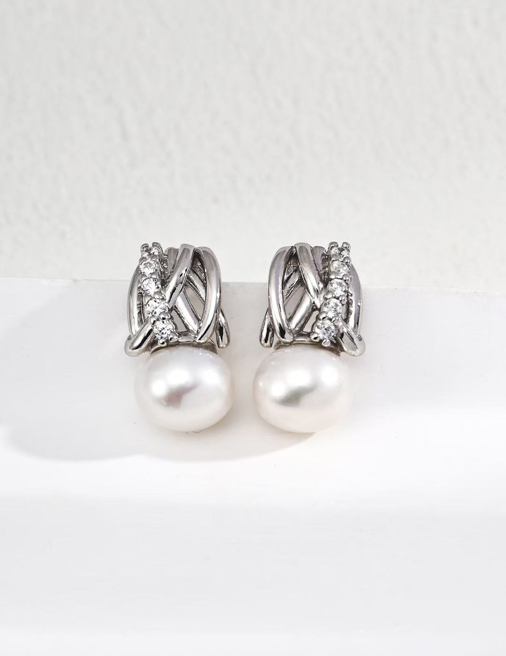 Soft Orbit Pearl Earrings