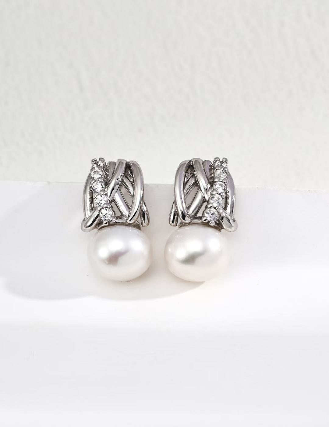 Soft Orbit Pearl Earrings